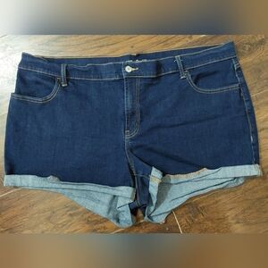 Like-new Old Navy Super Flirty mid-rise blue jean short shorts size 22